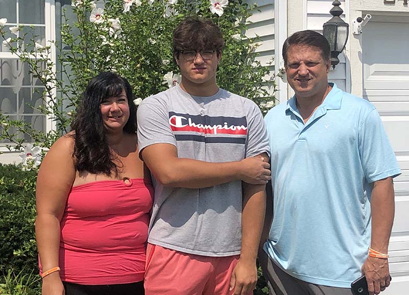 Carson Cathey (center) with his mom, Sharri, and his dad, Patrick. (Photo by Genaro C. Armas)