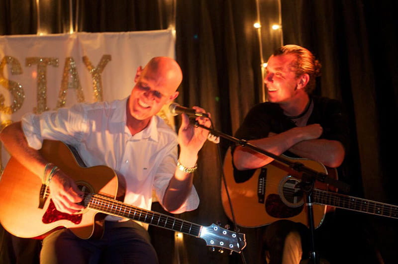 Gavin Rossdale (right) performing with Murphy Jensen at Murphy's wedding. (Photo courtesy of Murphy Jensen)