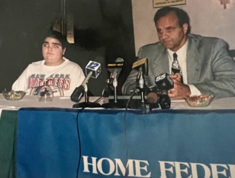 Jen Lentini (left) speaking about her heart transplant at an event with former New York Yankees Manager Joe Torre. (Photo courtesy of Jen Lentini)